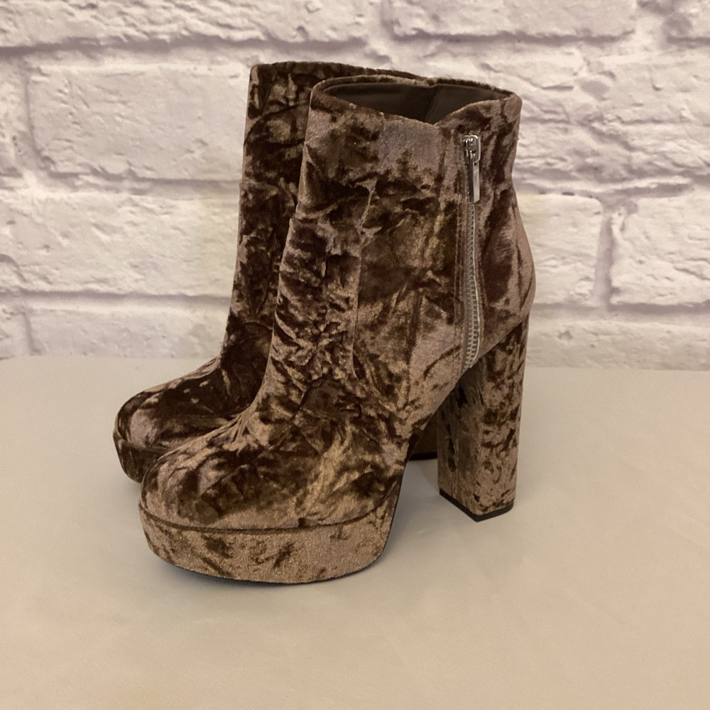Gianni Bini 6.5 Didier Velvet Platform Block Heel Booties Women’s Ankle Boots - Picture 2 of 11